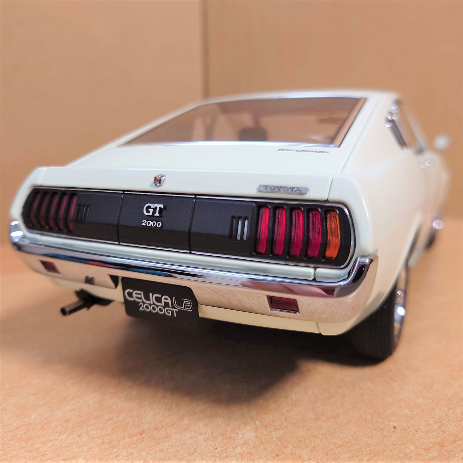 1/18 トヨタ セリカ リフトバック 2000GT 1973 オートアート製 1/18 トヨタ セリカ リフトバック 2000GT 1973 オートアート製
