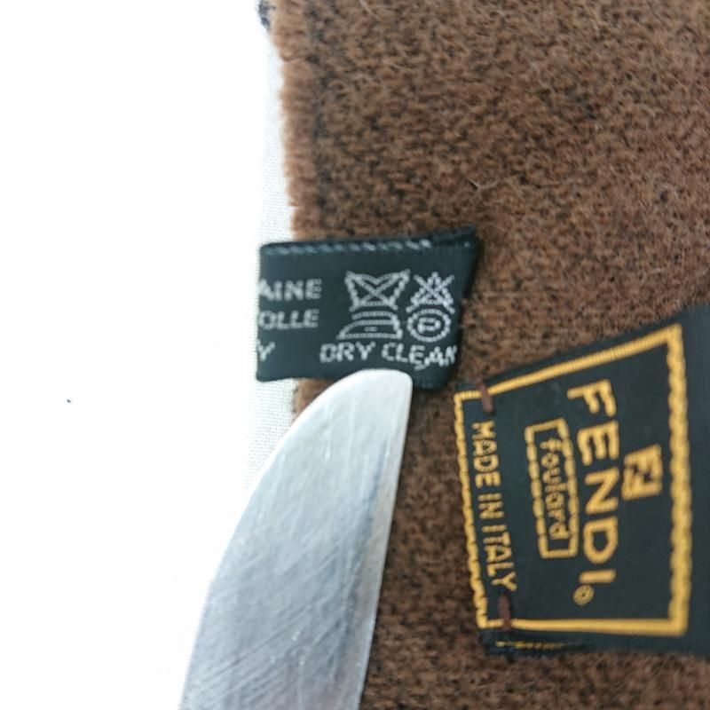 Fendi ロゴ入りブラウンマフラー Fendi ロゴ入り マフラー ブラウン