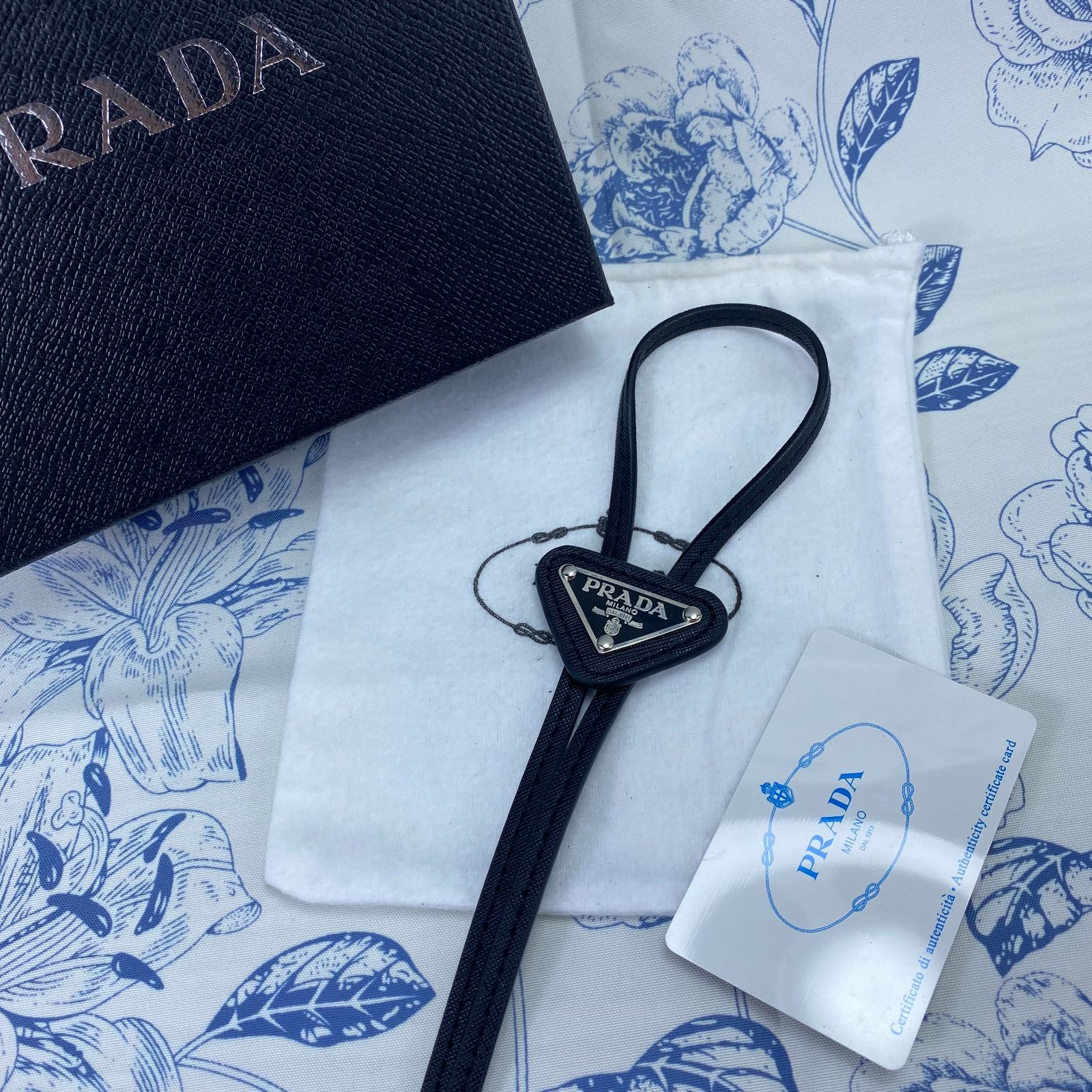 PRADA ループタイボロタイネクタイ プラダ 【新品箱付き✨】