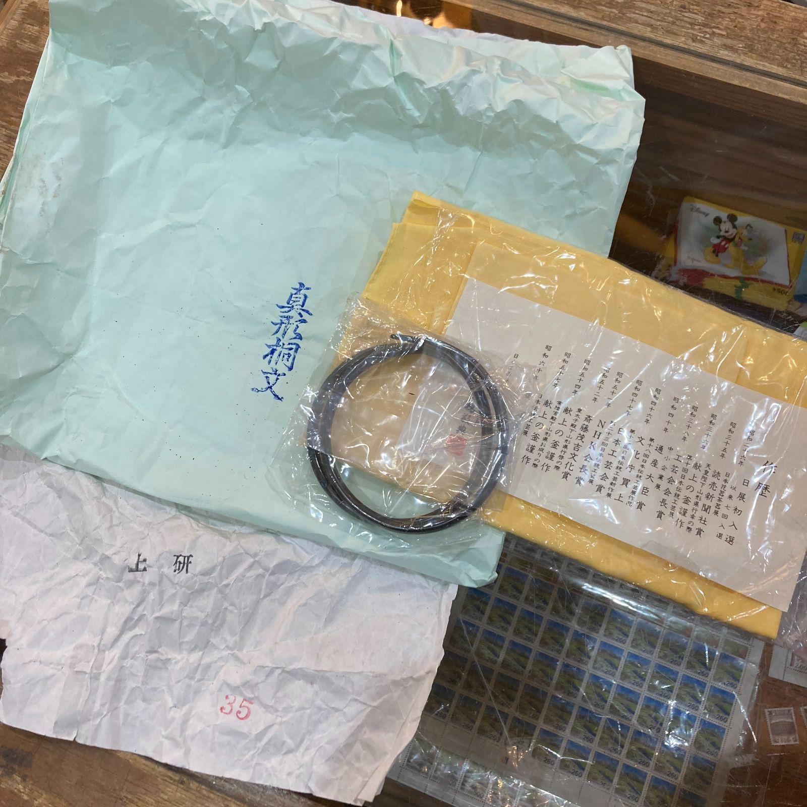 希少 古鉄 高橋萬治 造 在款 透蓋 丸型 香炉 桐共箱付 茶道具 南部 中古○ 釜師 人間国宝 高橋敬典○ 真形釜 桐紋 釜かん/共箱付き
