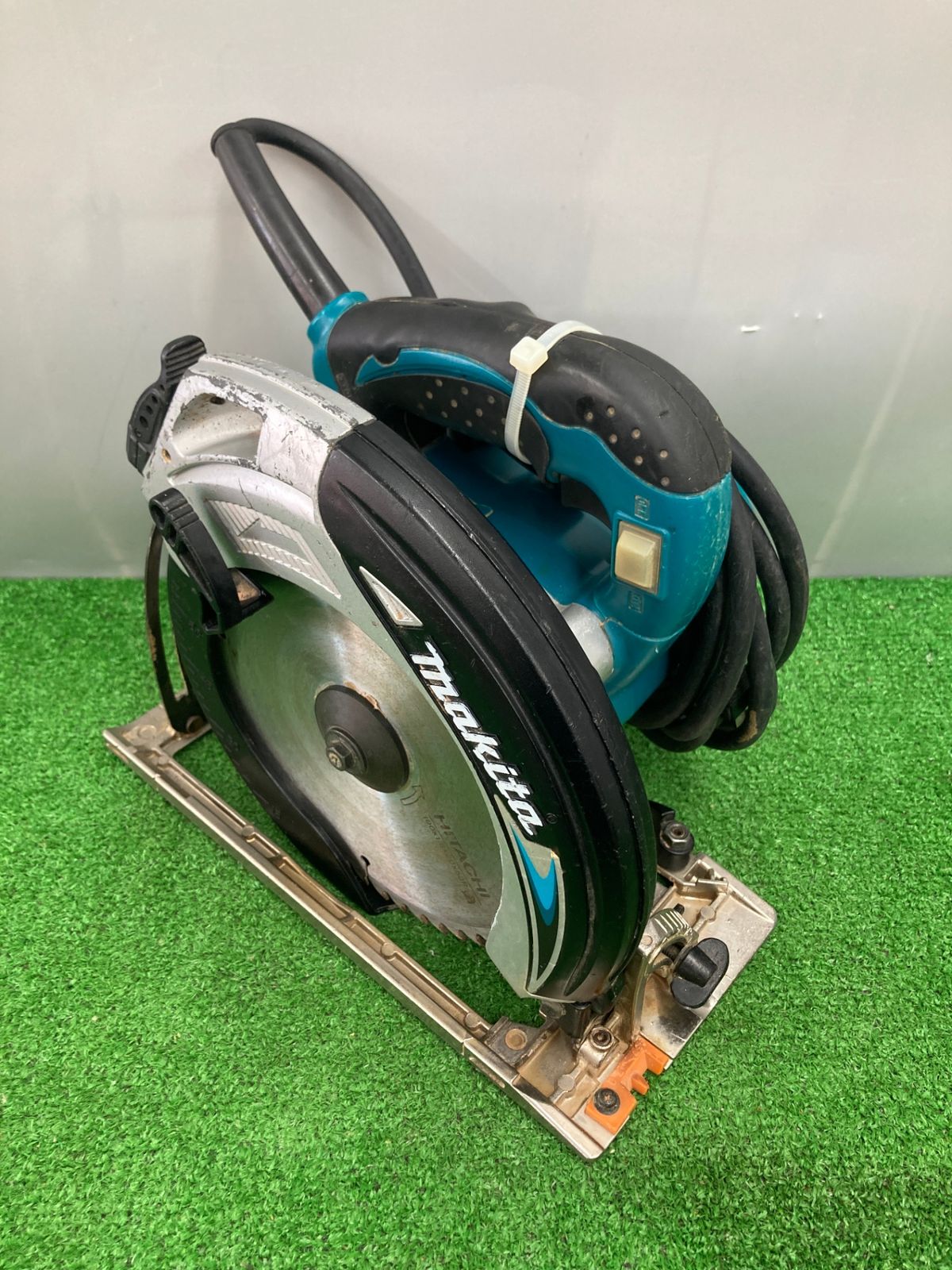 【中古品】【0922】★makita(マキタ) 190㎜電子マルノコ 5838CBA　ITOS6P0QWUK2