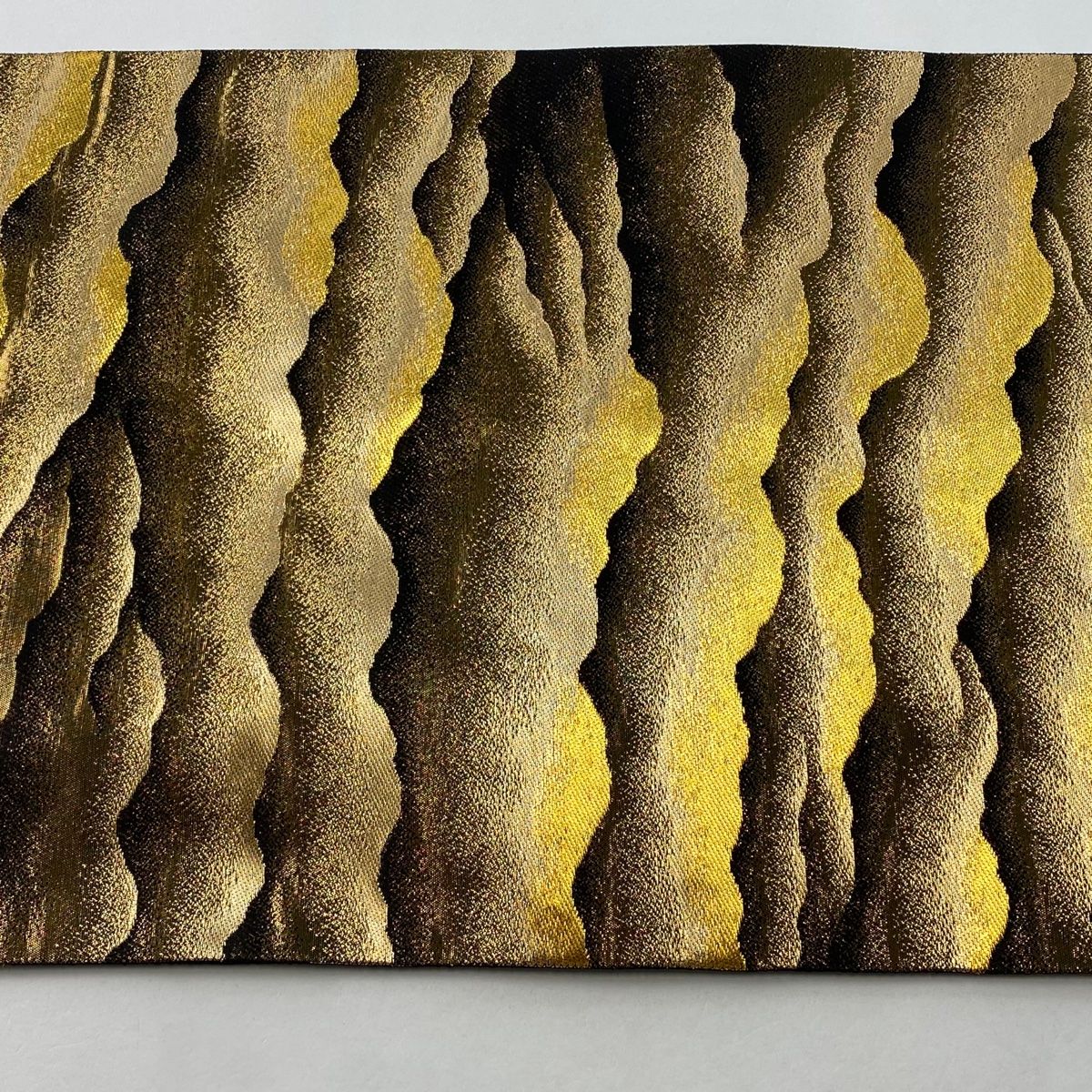 袋帯 美品 逸品 横山大観 落款 霊峰富士 金糸 本金箔 金色 お太鼓柄