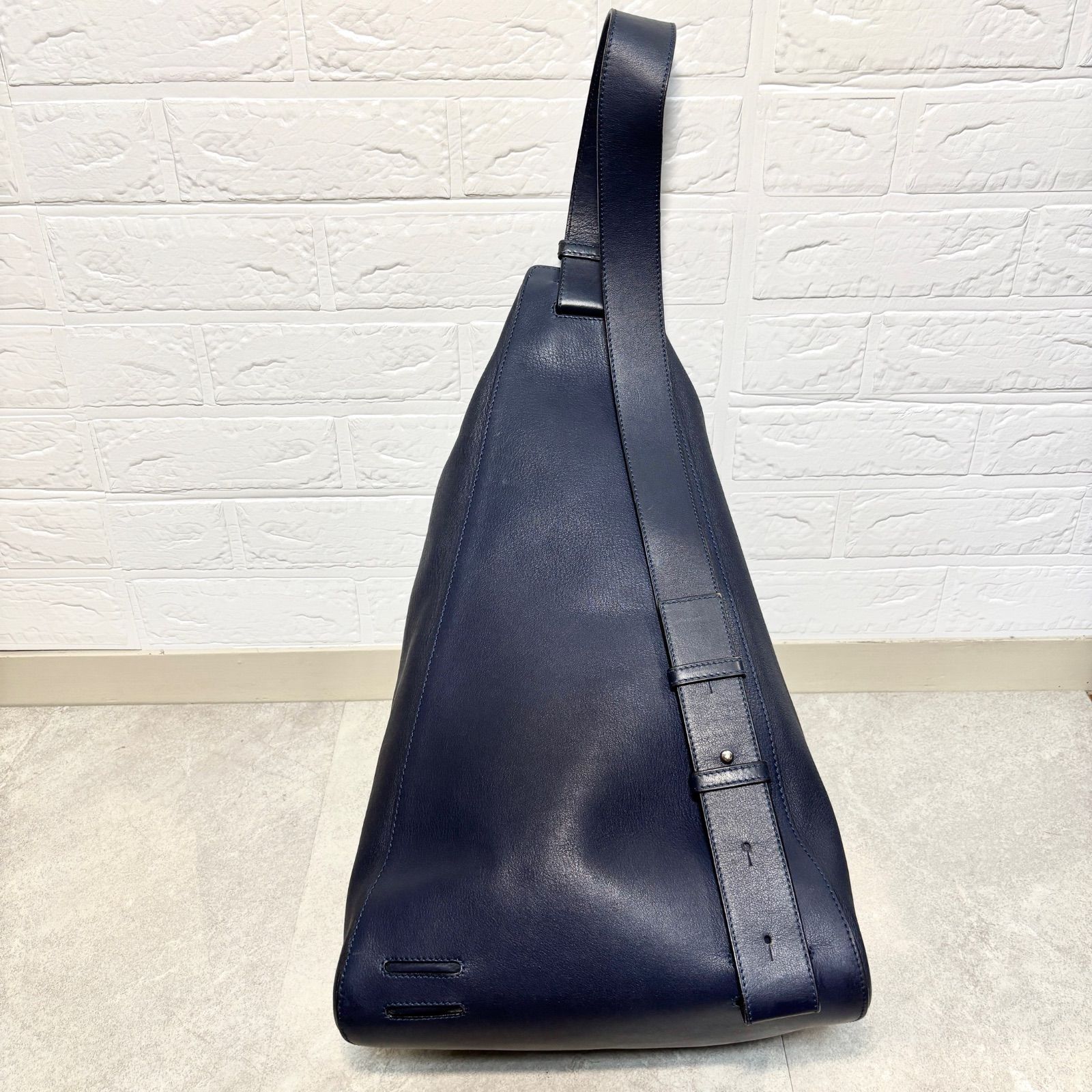 LOEWE ロエベ アナグラム アントン スリング レザー ボディバッグ 黒