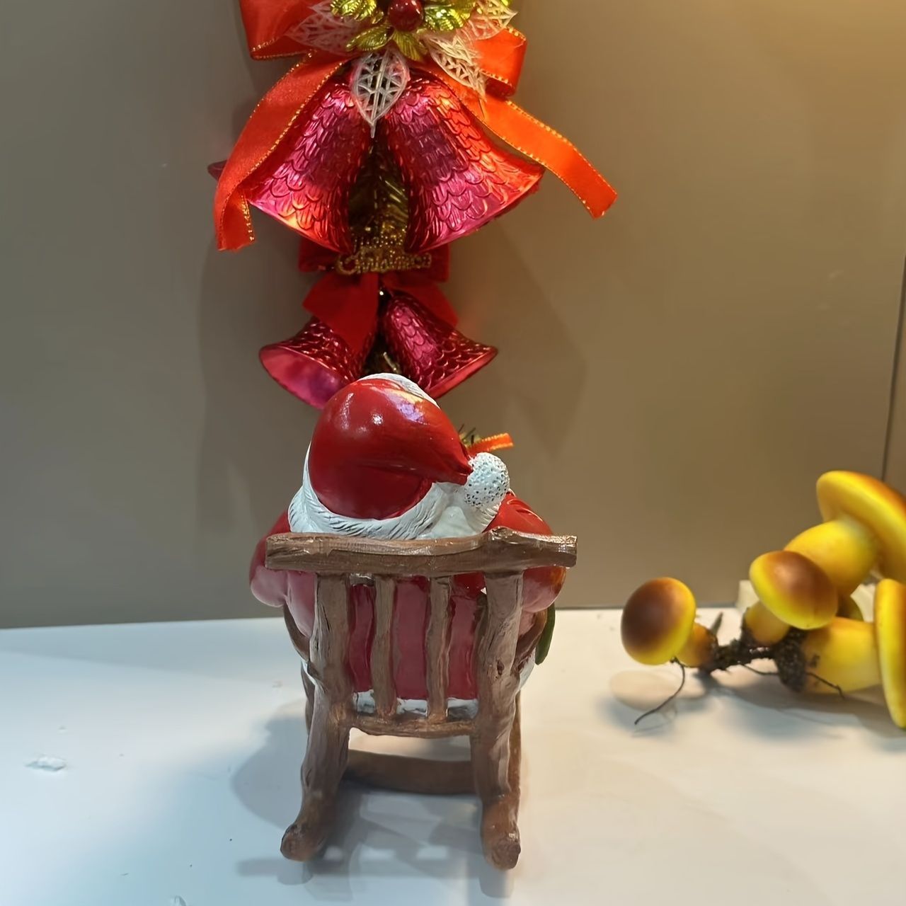 オブジェ 置物 オーナメント 椅子に座っているサンタクロース サンタ