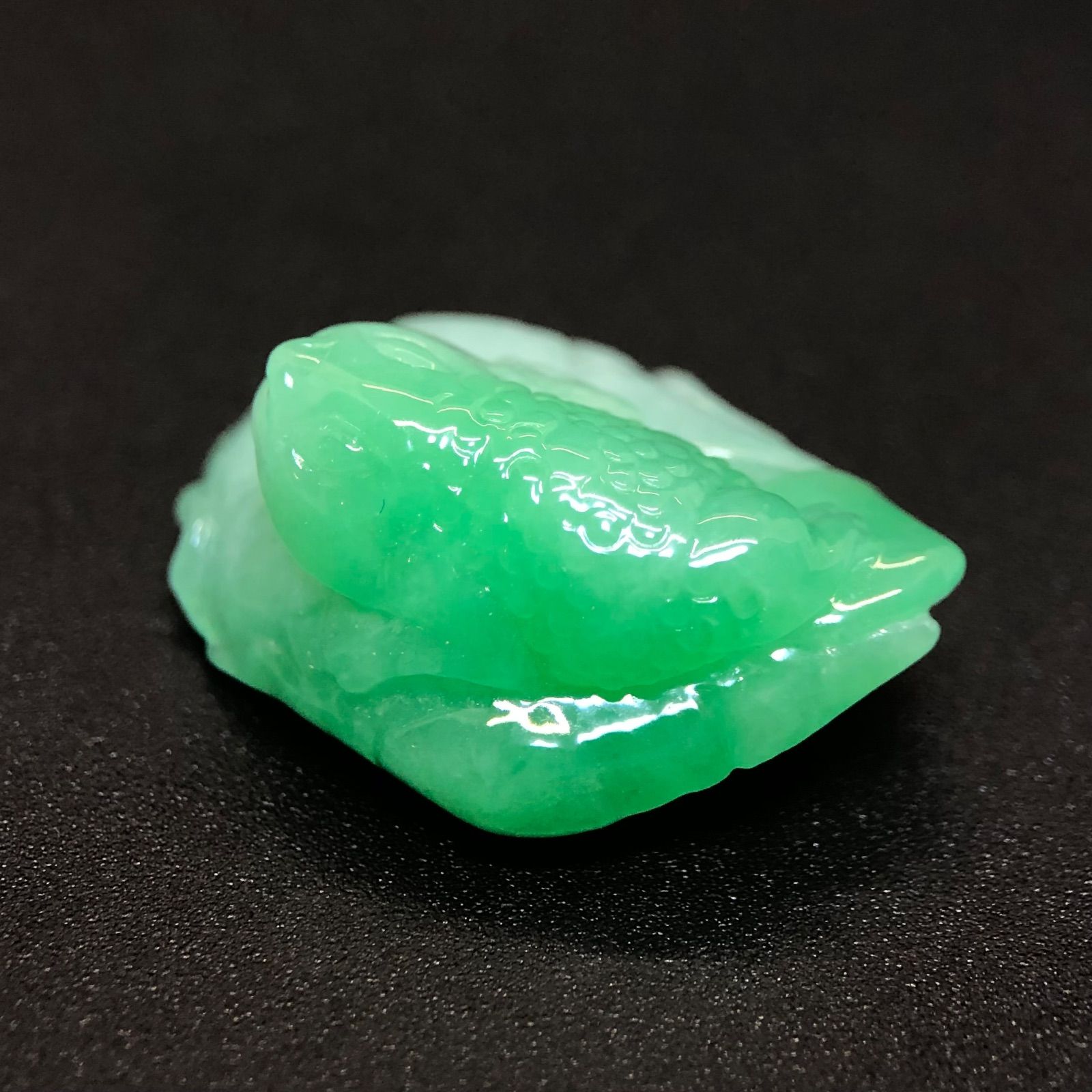 限定SALE 天然石翡翠　3本足のカエル　置物 限定SALE 天然石翡翠 3本足のカエル 置物