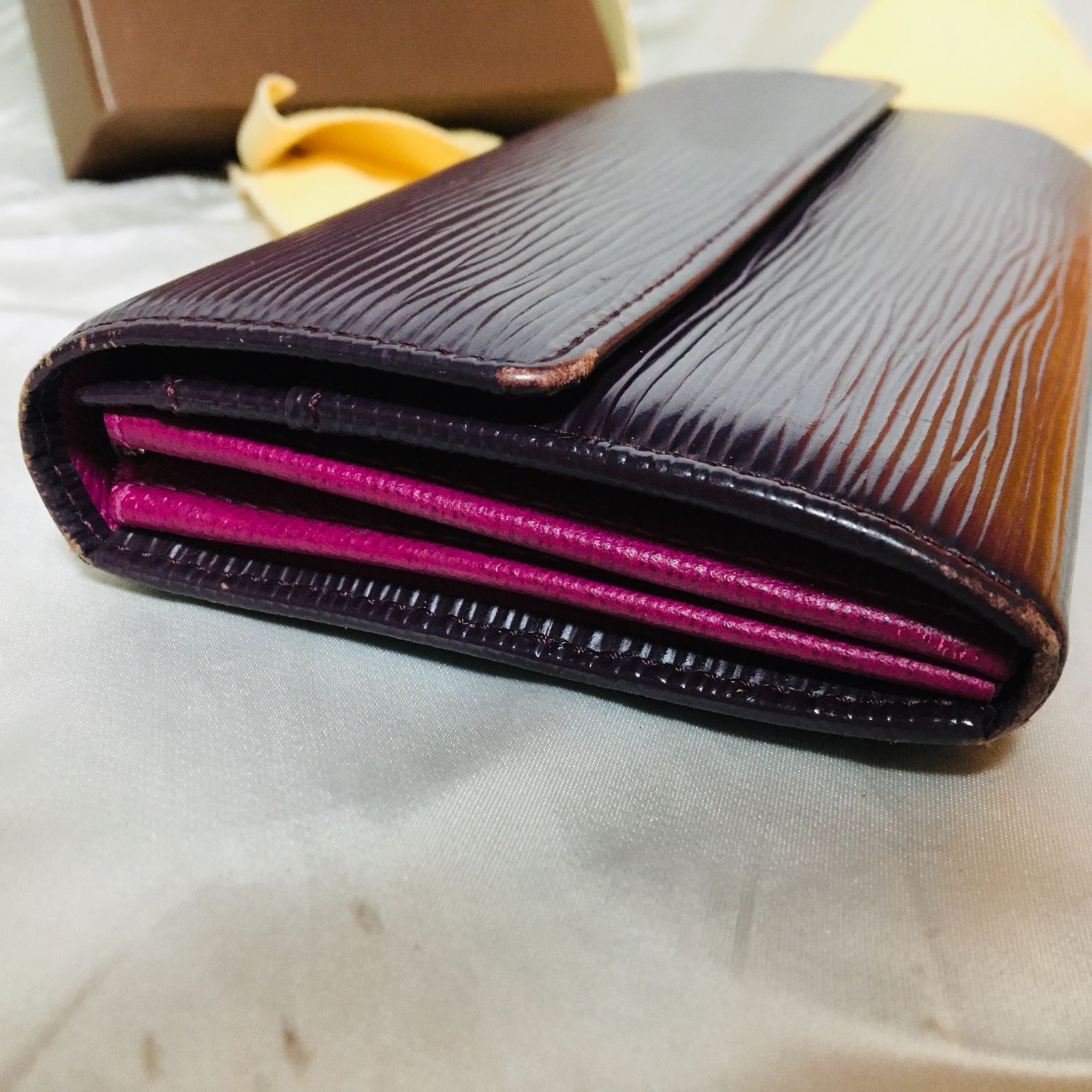 ルイヴィトン Louis Vuitton エピ ポルトフォイユ サラ 長財布