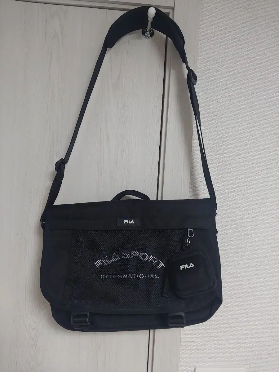 FILA(フィラ) メッセンジャーバッグ - メルカリ