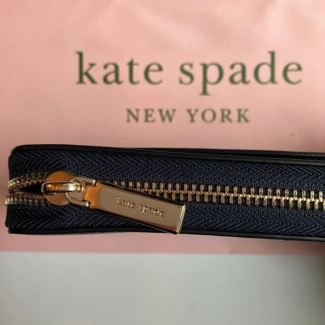 ケイトスペード（kate spade） 長財布 りんご 日本未発売 直営店