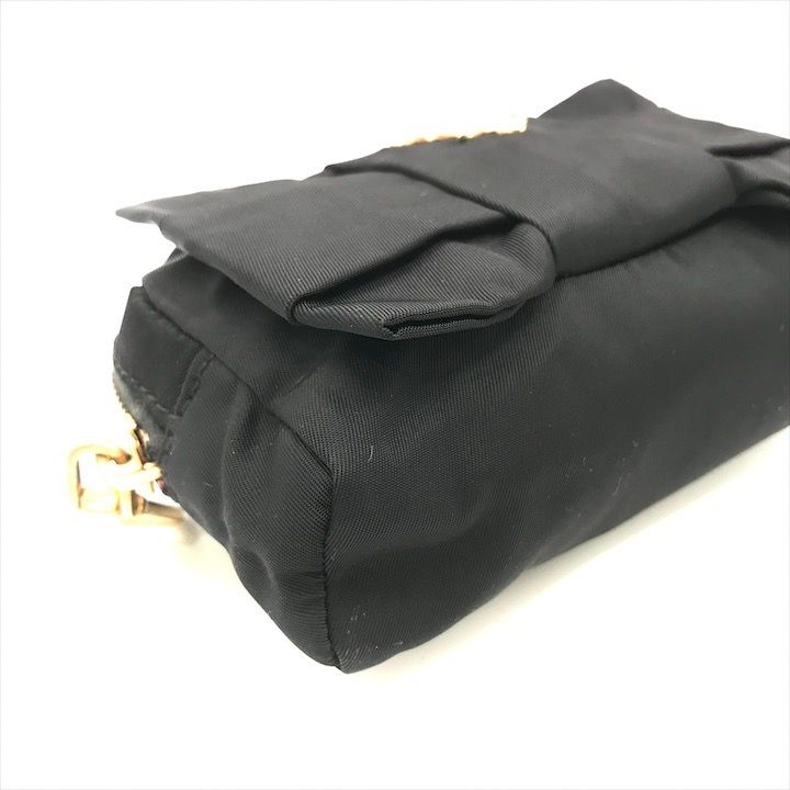 美品✨プラダ　ポーチ　ナイロン　ブラック　リボン　ゴールド金具　ストラップ 美品✨プラダ ポーチ ナイロン ブラック リボン ゴールド金具