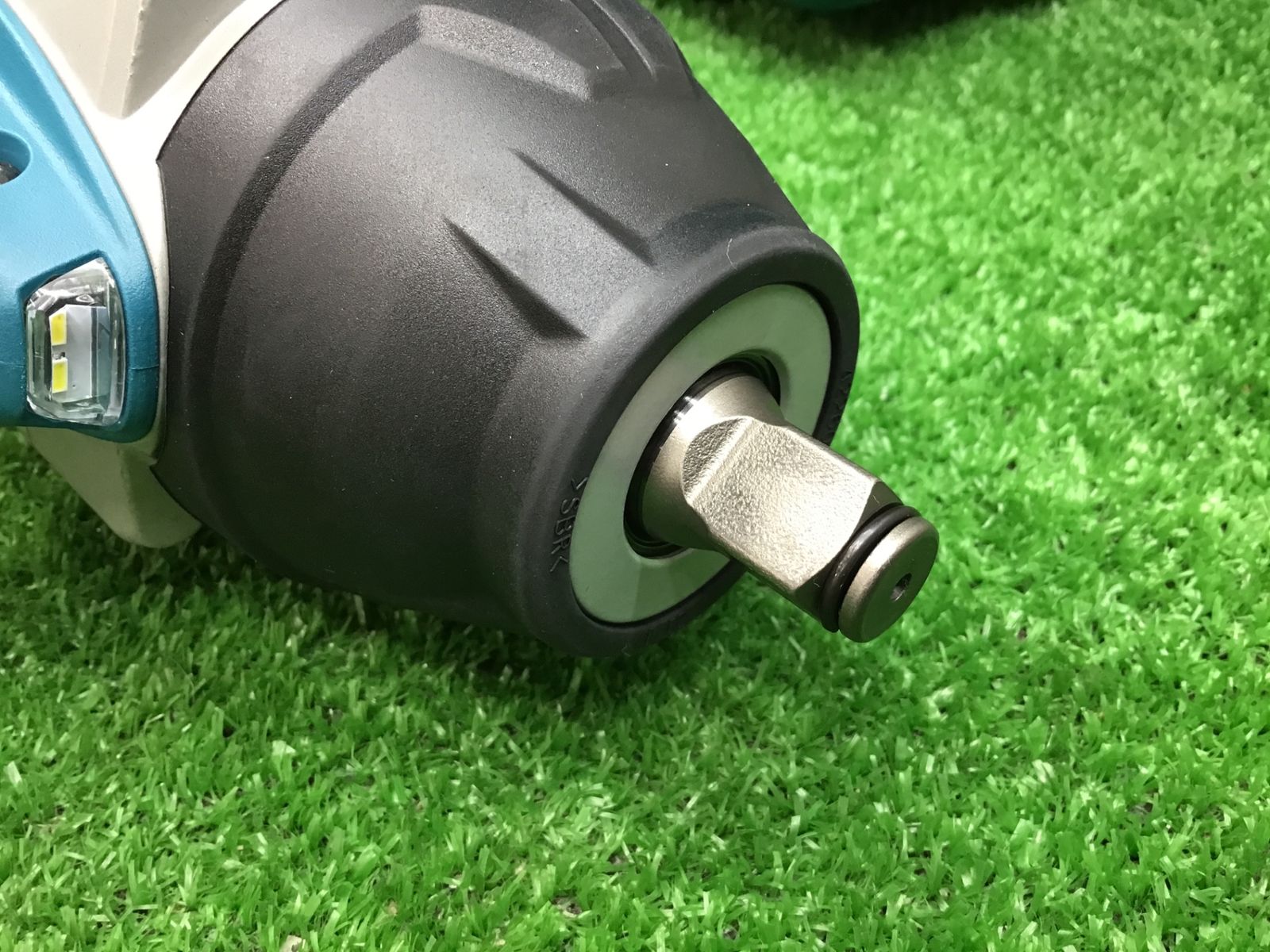 コードレスインパクトレンチ