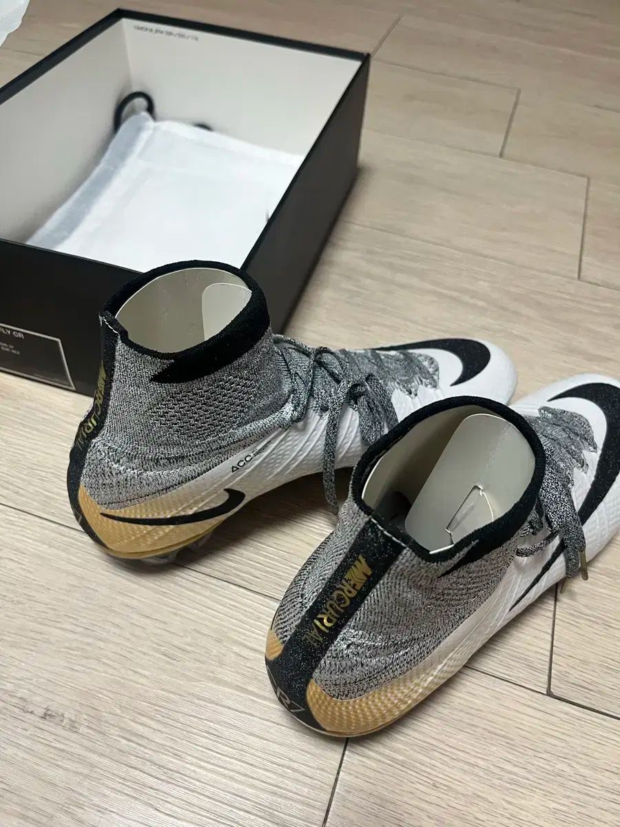 マーキュリアル ヴェイパー CR7 ナイキ マーキュリアル ヴェイパー XI