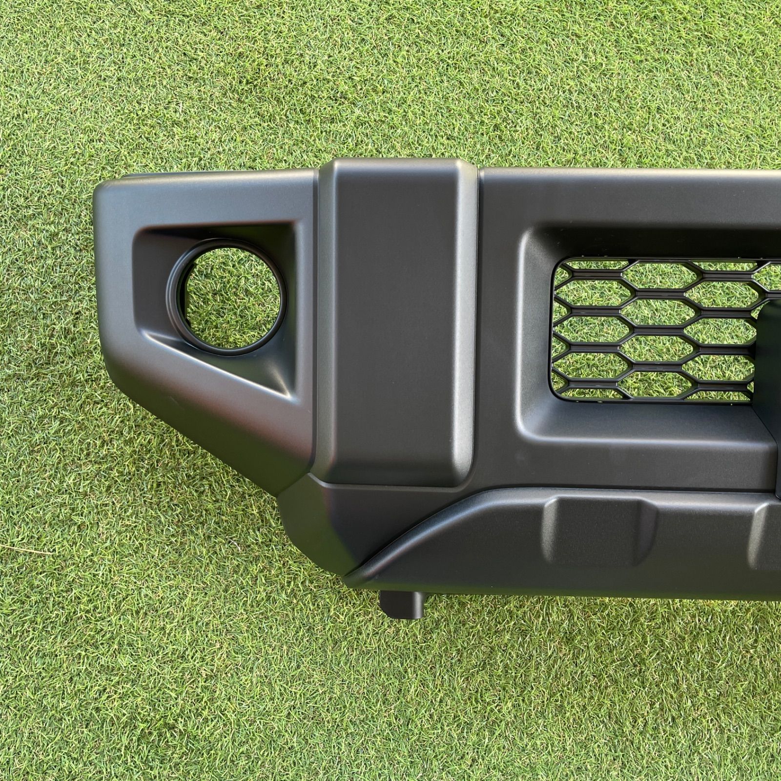 SUZUKI スズキ JB64 ジムニー 純正フロントバンパー新車外し ４型 ナンバーステー付き FFCRYSTALESIA_COM