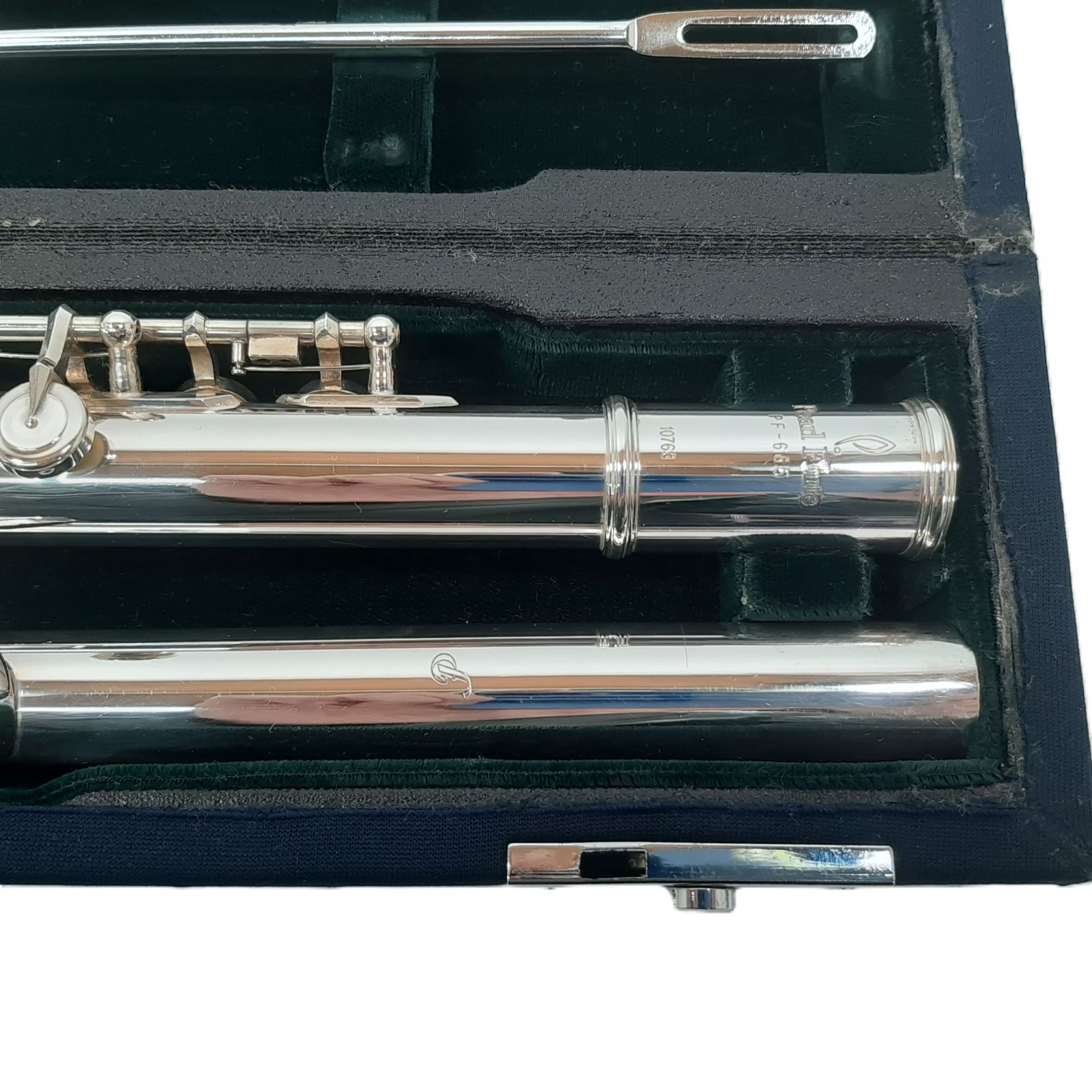 専用の Pearl Flute pf-665 フルート Eメカ パールフルート 頭部管銀製 シルバー ハードケース付き 入手困難