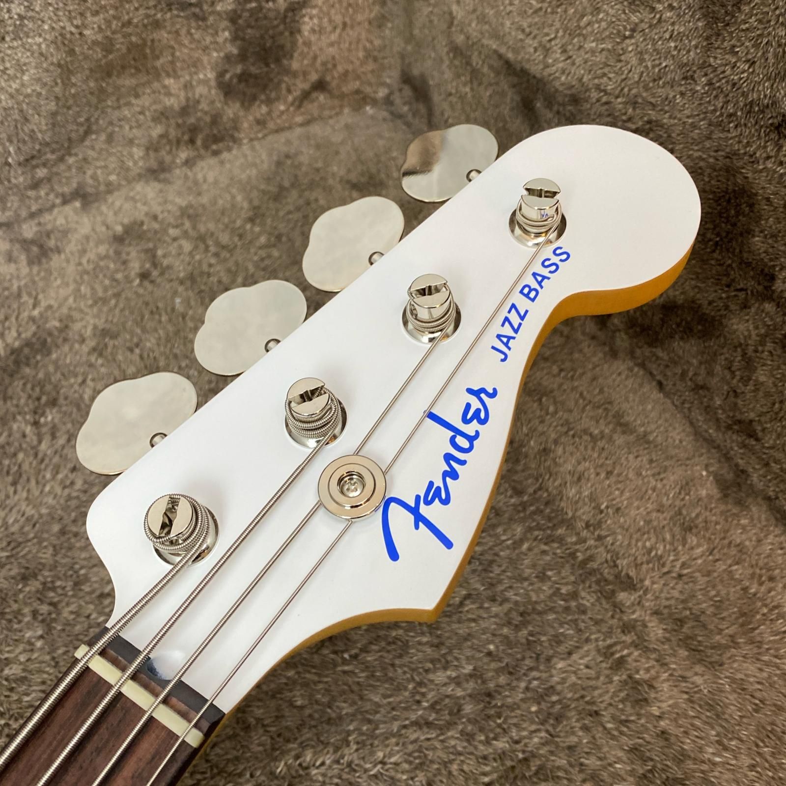 Fender フェンダー