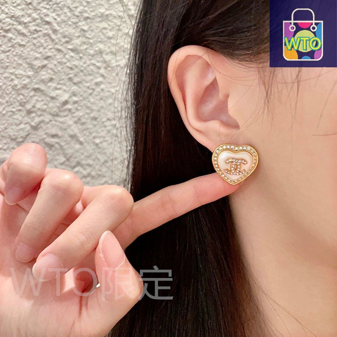 CHANEL ヴィンテージピアス 今日WTO】Chanel ヴィンテージ アルファベットピアス！全国送料