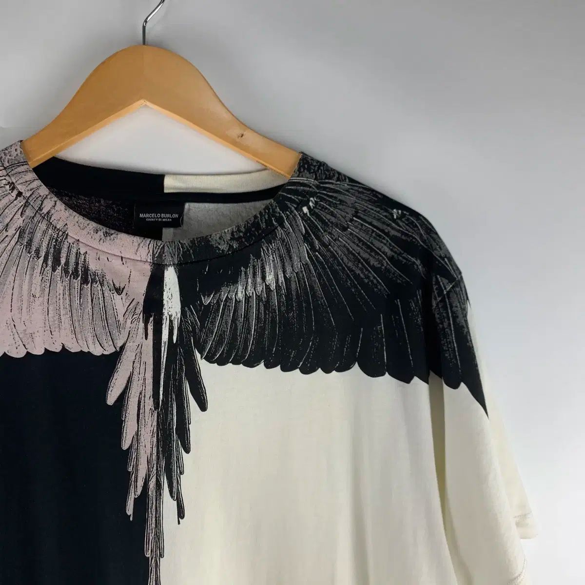 【安心の国内発送】WINGS / ロングTシャツ /マルセロバーロン MARCELO BURLON マルセロ バーロン 通販/正規取扱店 - BLIND