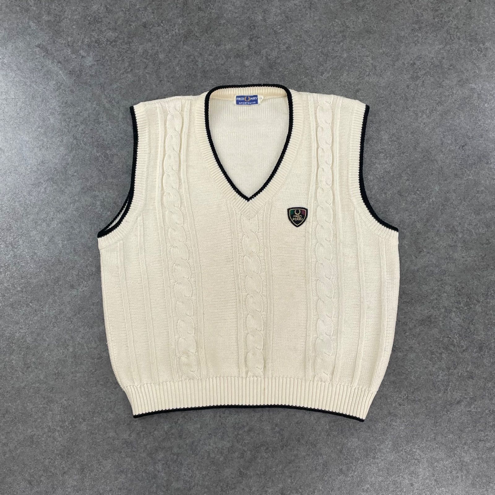 FRED PERRY ケーブルニット Vネック ベスト 中古】フレッドペリー ケーブルニット Vネック ベスト 110 120 2025年
