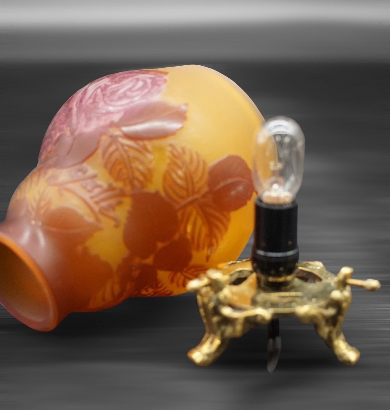 エミールガレフラワー型卓上ランプ ナイトスタンド照明カメオ彫り被せ