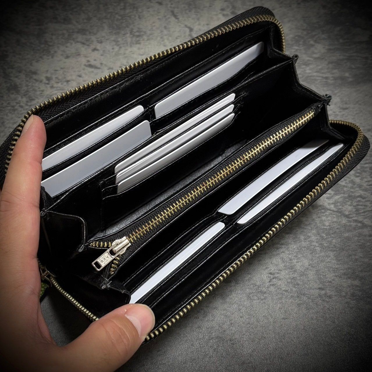 スティングレイ 長財布 大容量 本革 高級 エイ革 ラウンドファスナー 小銭 ポリッシュ 光沢 人気( グリーン) スティングレイ 財布 長財布 ラウンドファスナー 本革 エイ革 ロングウォレット レザーウォレット アコーディオン ファスナー カード入れ コイン入れ  小銭入れ おしゃれ メンズ レディース ガルーシャ プレゼント 高級 ファッション 春財布 金運 アルバ（rlw3562）za003 | ARUBA