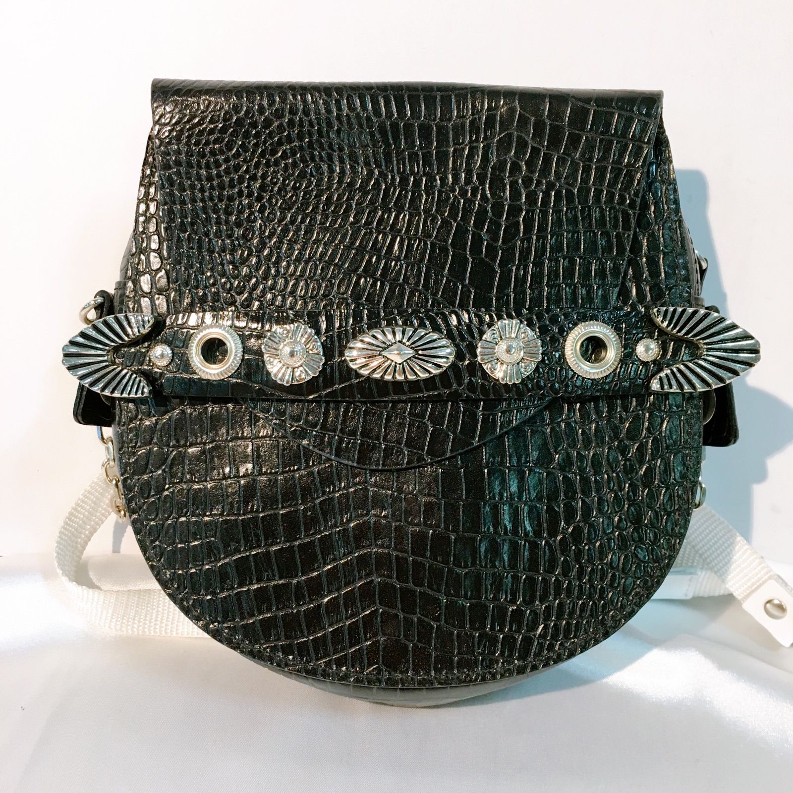 美品】 TOGA PULLA ショルダーバッグ メタル コンチョ クロコ型押し 黒