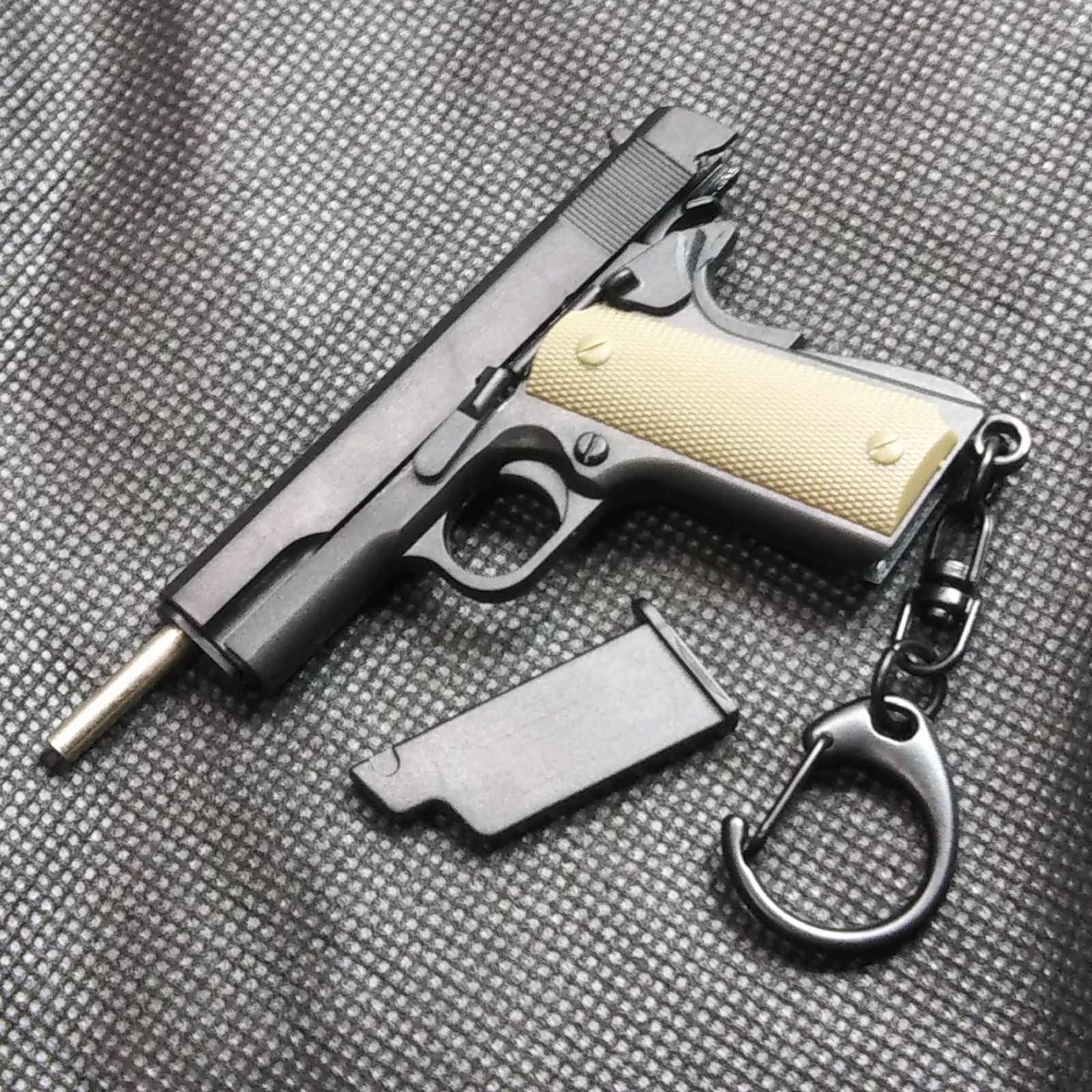 海外製 アクション多数！ M1911A1 ガバメント キーホルダー - ミリタリー