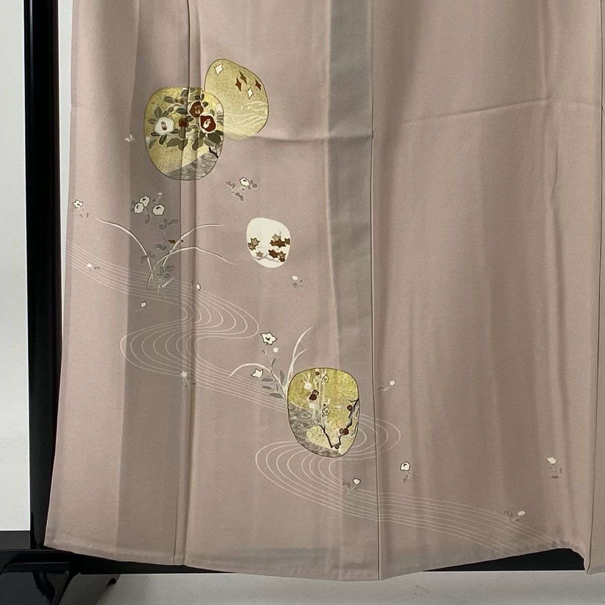 付下げ 身丈160.5cm 裄丈66.5cm M 単衣 鈴乃屋 草花 流水 金彩 ピンクベージュ 正絹 秀品