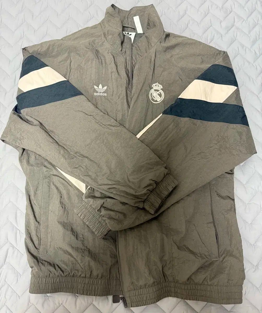 レアルマドリード ウィンドブレーカー adidas レアル・マドリード