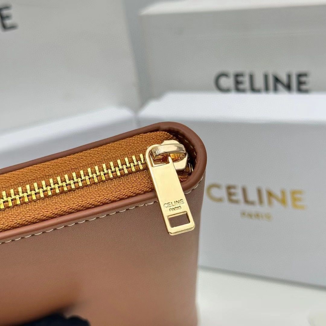 今日特価】CELINE セリーヌ TRIOMPHE CUIR 大きなジップ