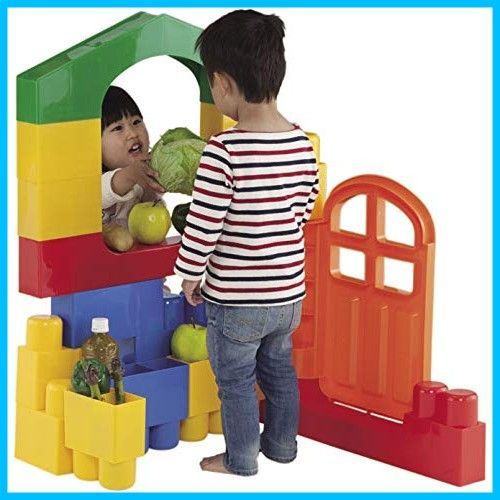 1歳が自分で積める 全身でブロック