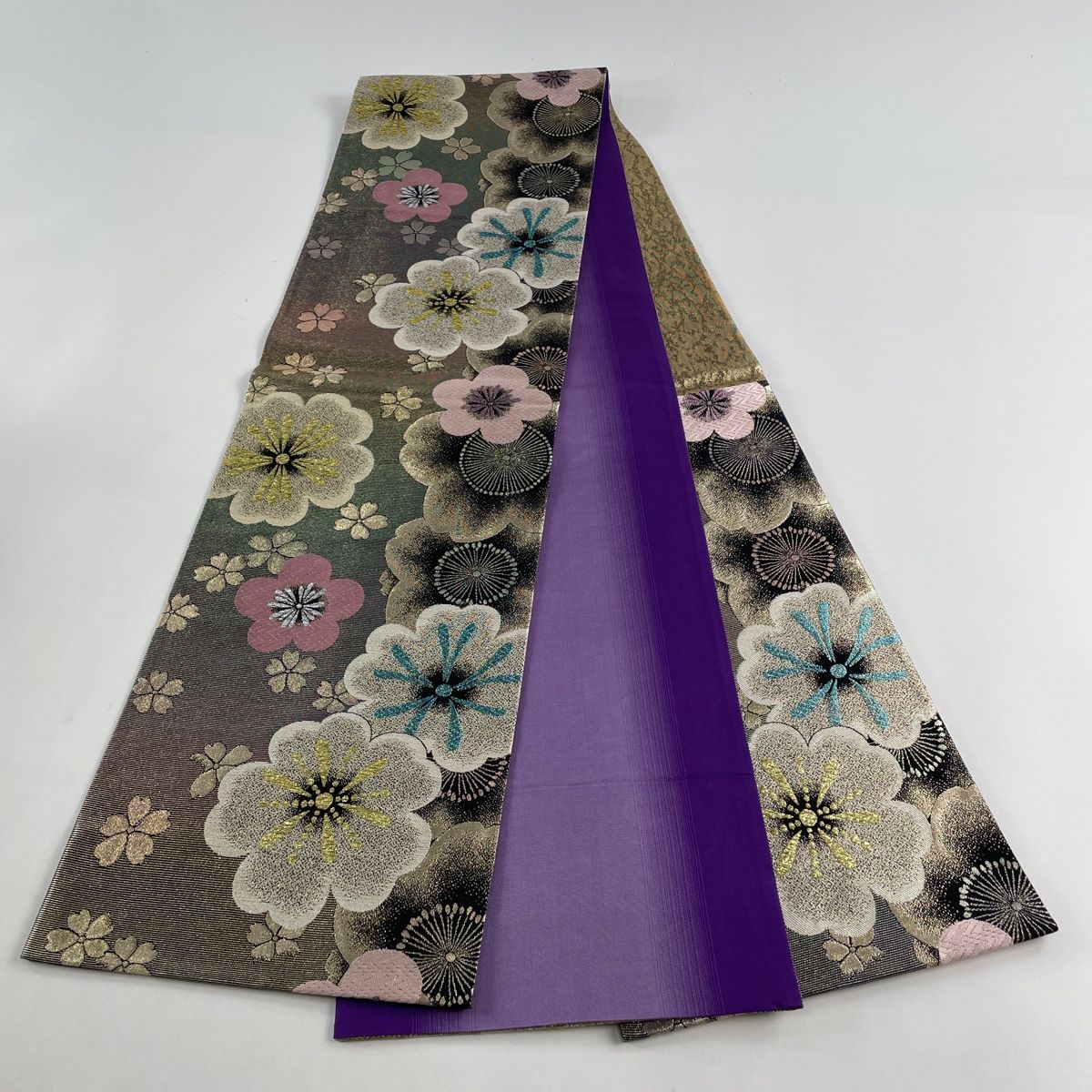 袋帯 美品 秀品 振袖向き 桜 梅 箔 ラメ箔 灰緑 六通 正絹