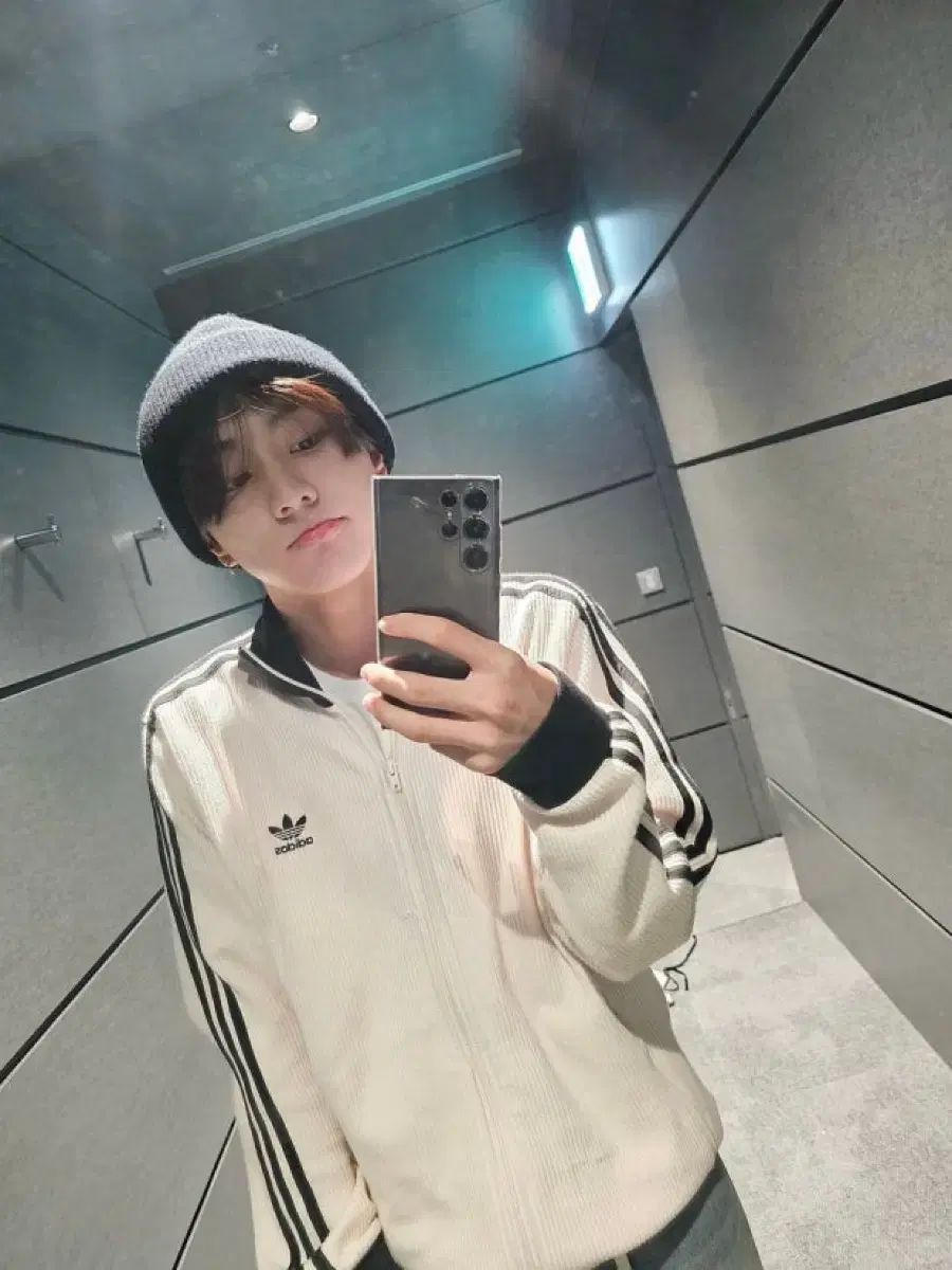 adidas アディダス