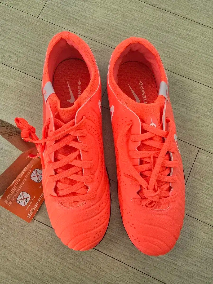 (新製品/ 255 ） NIKE(ナイキ) ティエンポ レジェンド 10 プロ TF サッカーシューズ