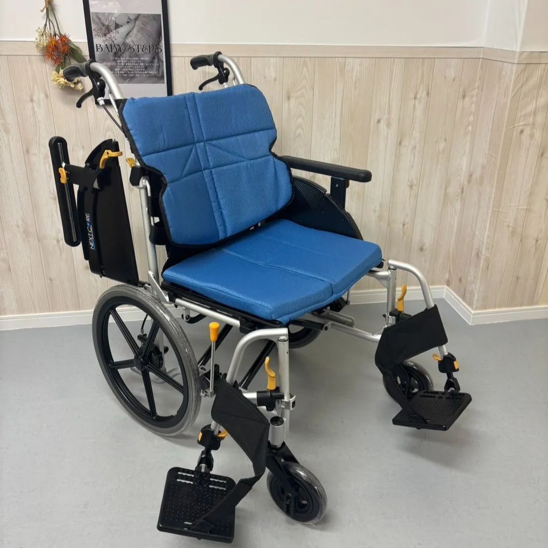  ネクストコア ワイド NEXT-52 B アルミ製 自走式 車椅子 車いす 車イス ネクストコアシリーズ ノーパンクタイヤ 介護 福祉 リハビリ 自走用車椅子 車椅子
