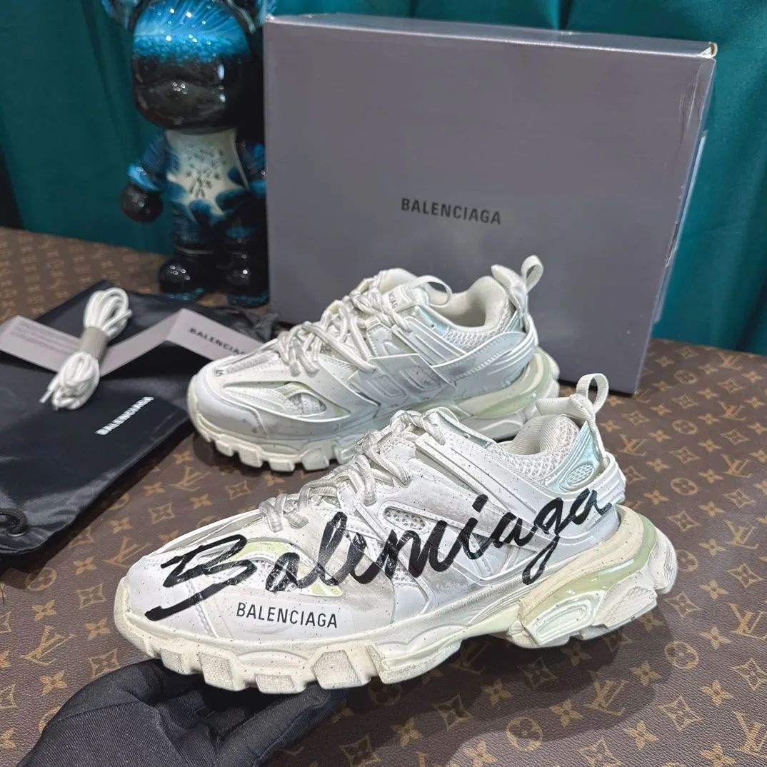 バレンシアガ BALENCIAGA TRACK ロゴ トラック スニーカー アウトレット アメリカ 並行輸入品 現物写真 - メルカリ