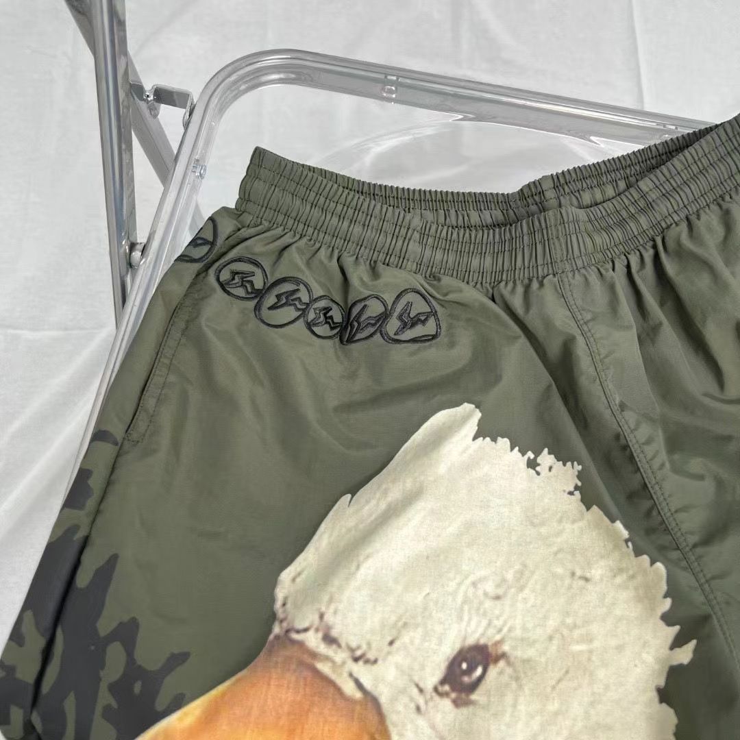 トラヴィス　フラグメント　ハーフパンツ 激レアなモデルトラヴィススコットTRAVIS SCOTT/フラグメントFRAGMENT