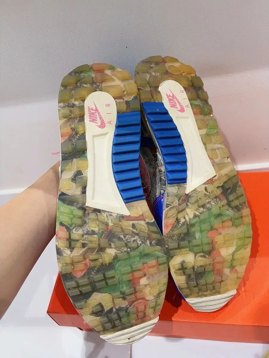 メタリック シルバー