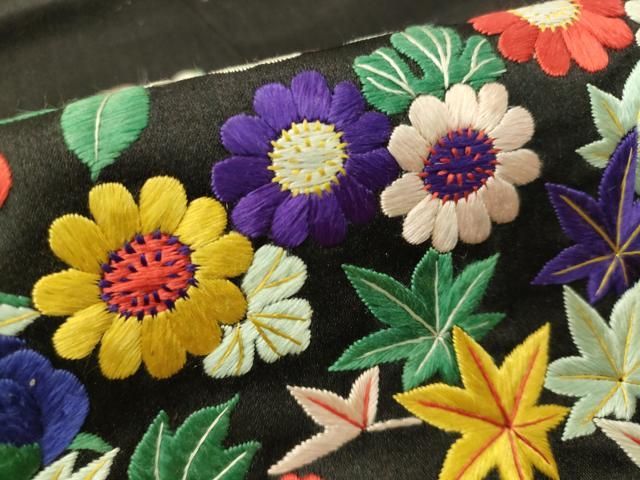 アンティーク着物 黒地　絽　百合　刺繍　名古屋帯　大正ロマン　正絹 平和屋着物○アンティーク 大正ロマン 総刺繍 九寸名古屋帯 草花文