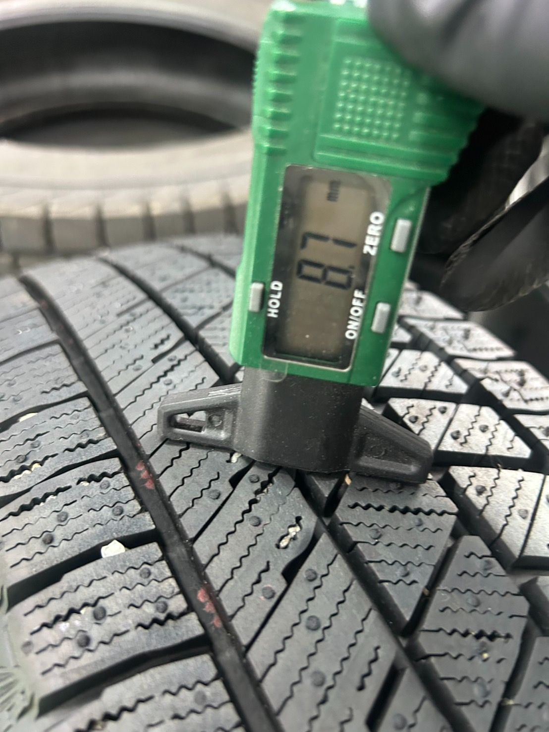 BRIDGESTONE BLIZZAK VRX3 185/60R15 84Q スタッドレスタイヤ 4