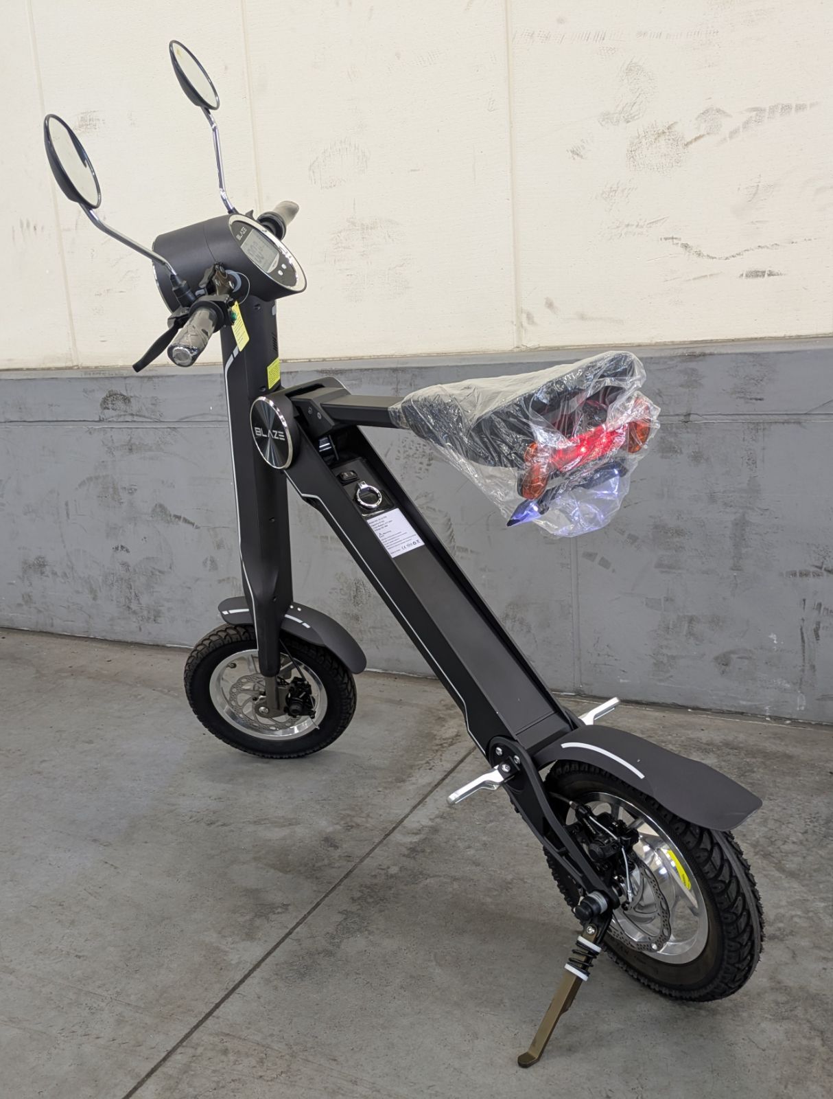 u*d様 【ジャンク扱い】BLAZE SMART EV Black BLAZE SMART EV】折り畳みも車への積み込みもOK！複雑操作も一切なしの