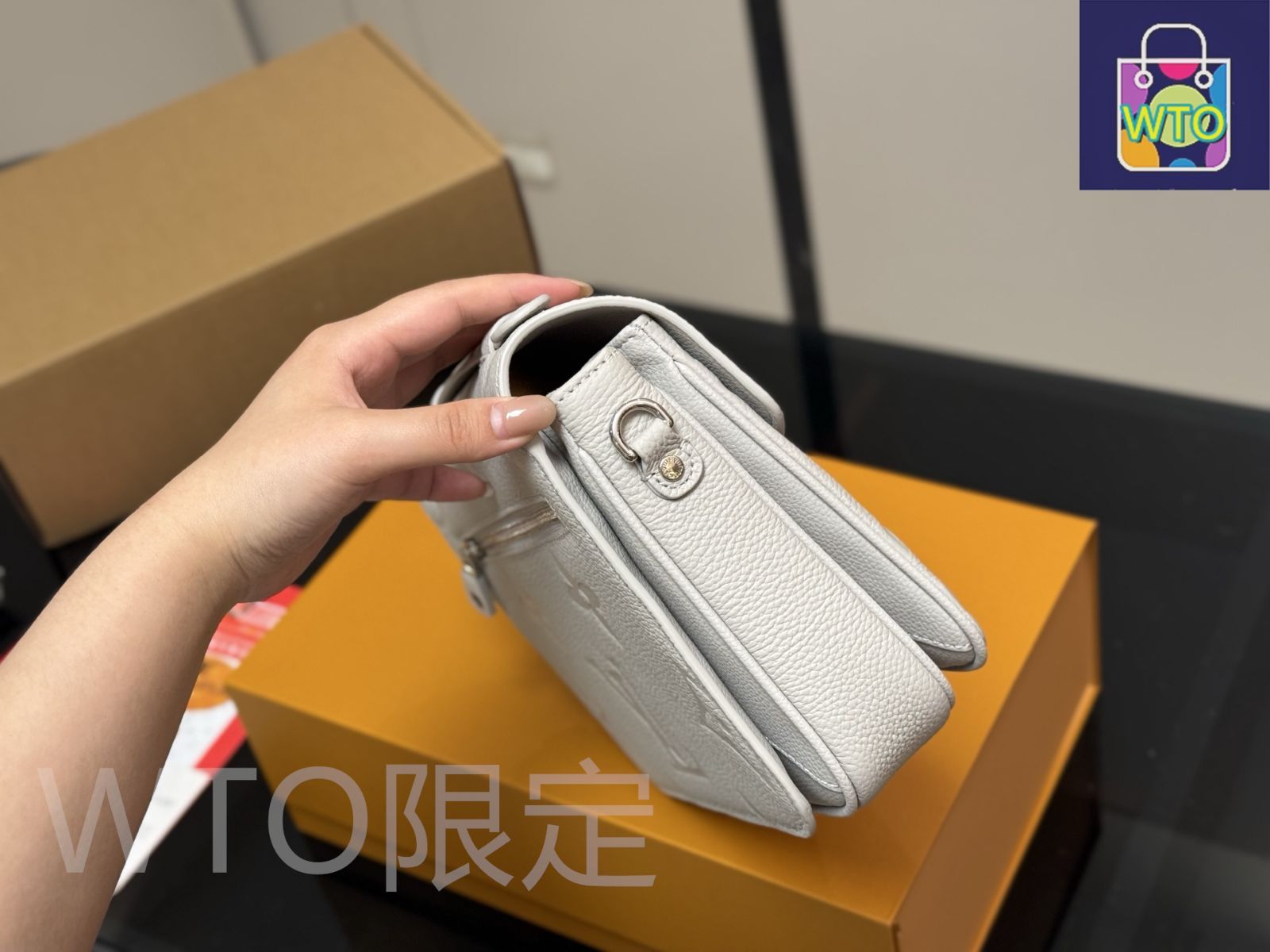 今日特価】Louis Vuitton ルイ・ヴィトン レザーメールバッグ