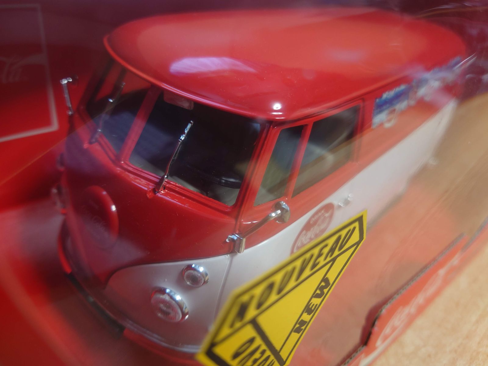 1/18 フォルクスワーゲン バス COMBI コカ・コーラ 1966 ミニカー 