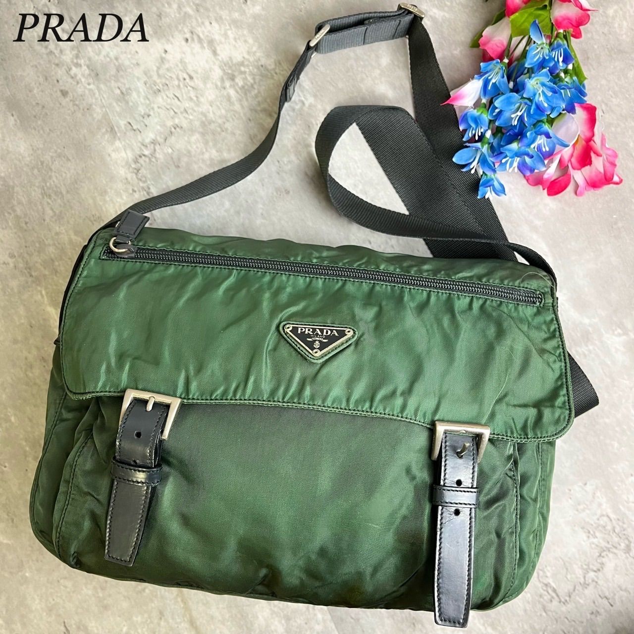 着画はお断りいたしますPRADA プラダ ショルダーバッグ メッセンジャー カーキ ナイロン 三角ロゴ