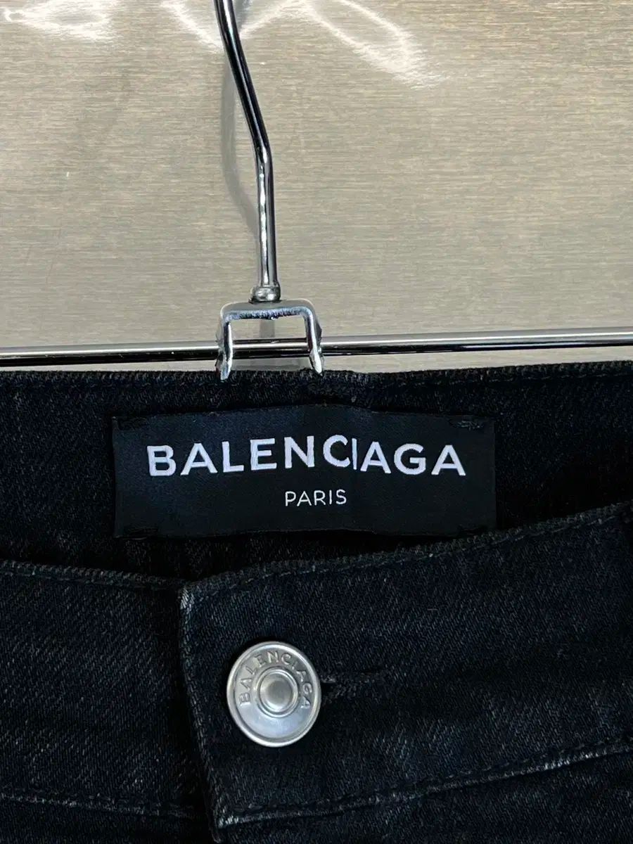 BALENCIAGA(バレンシアガ) スリムフィット 黒 デニム ダメージ