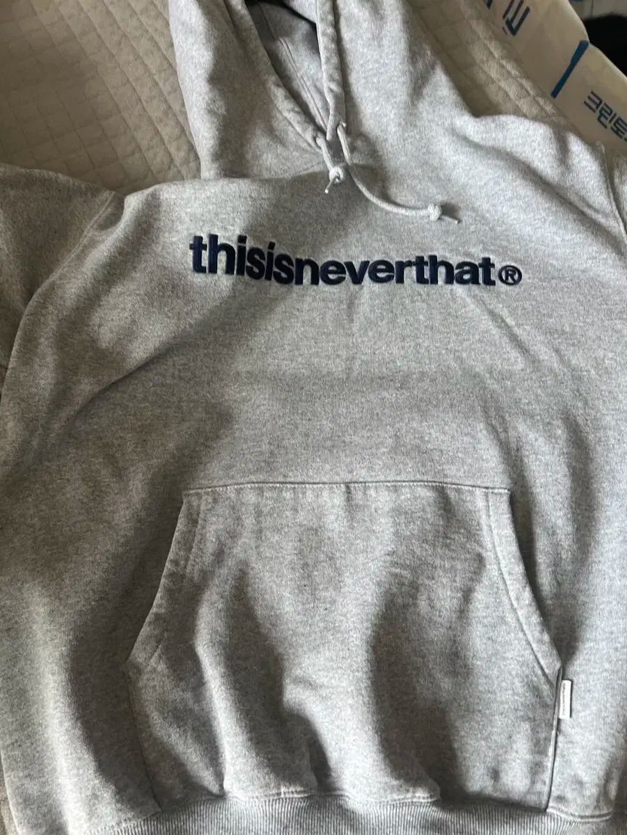 thisisneverthat(ディスイズネバーザット) フード付きTシャツ 状態 最上