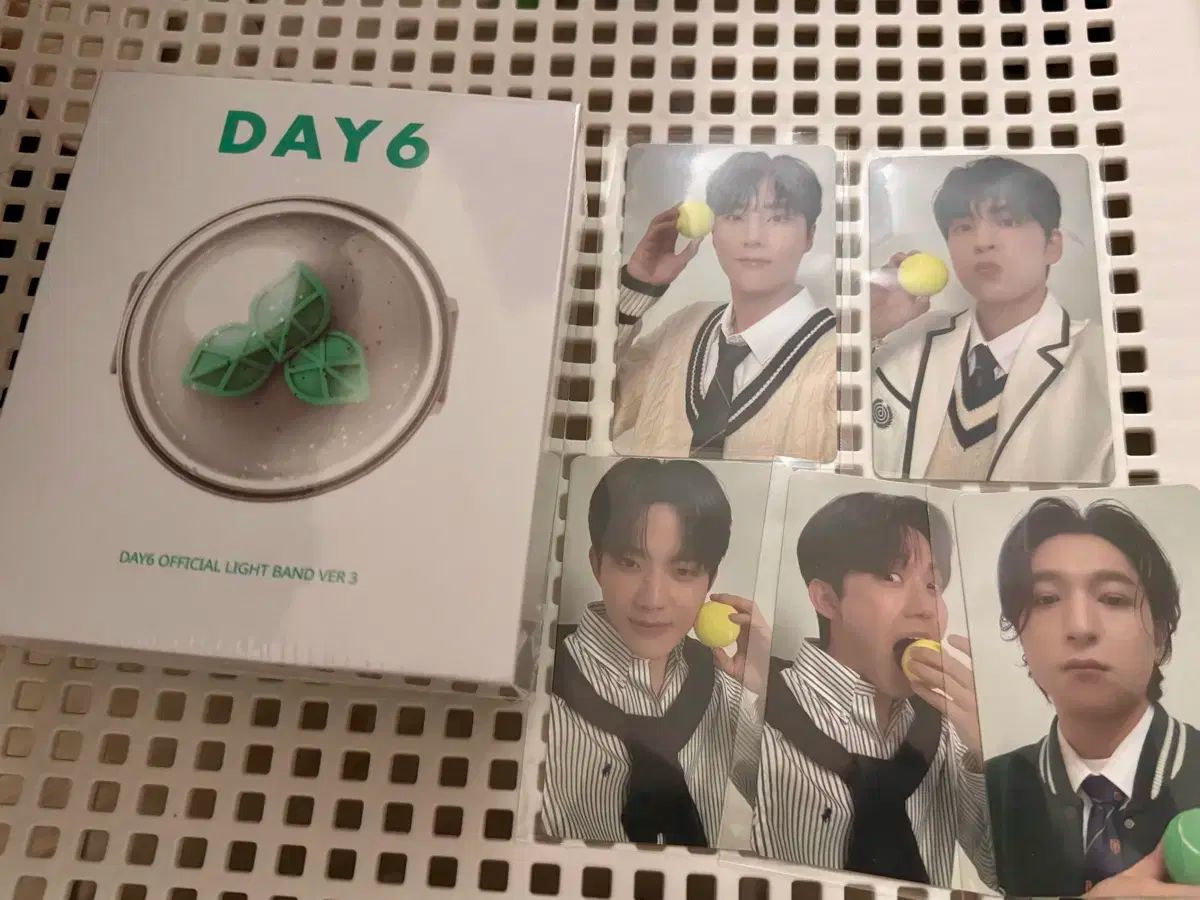 パッケージ DAY6 OFFICIAL LIGHT BAND Day6 ペンライト 3 チェリーブロッサムコーン 4 1万ウォン トレカ 5 種
