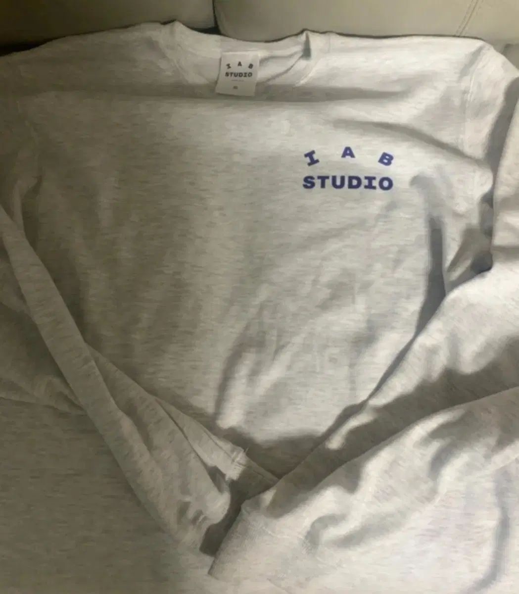 IAB Studio アイエプスタジオ ロングスリーブ ライトグレー