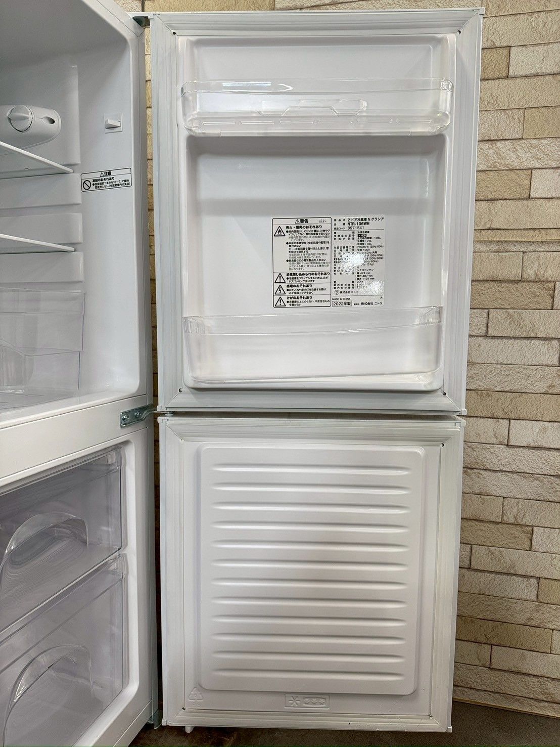 大阪送料無料★3か月保障付き★2022年★ニトリ★NTR-106WH★R-839 大阪送料無料☆3か月保障付き☆冷蔵庫☆ニトリ☆2ドア☆2022年