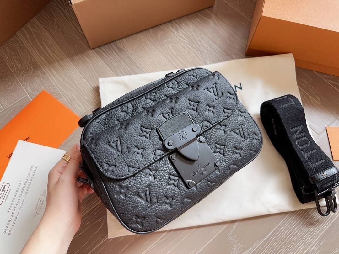 Louis Vuitton ルイヴィトン メンズ ショルダーバッグ