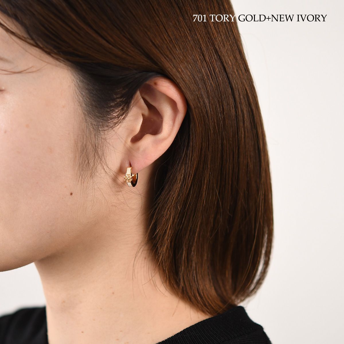 【国内即発】TORY BURCH キラ エナメル ハギー ピアス キラ エナメル ハギー ピアス: レディース イヤリング＆ピアス
