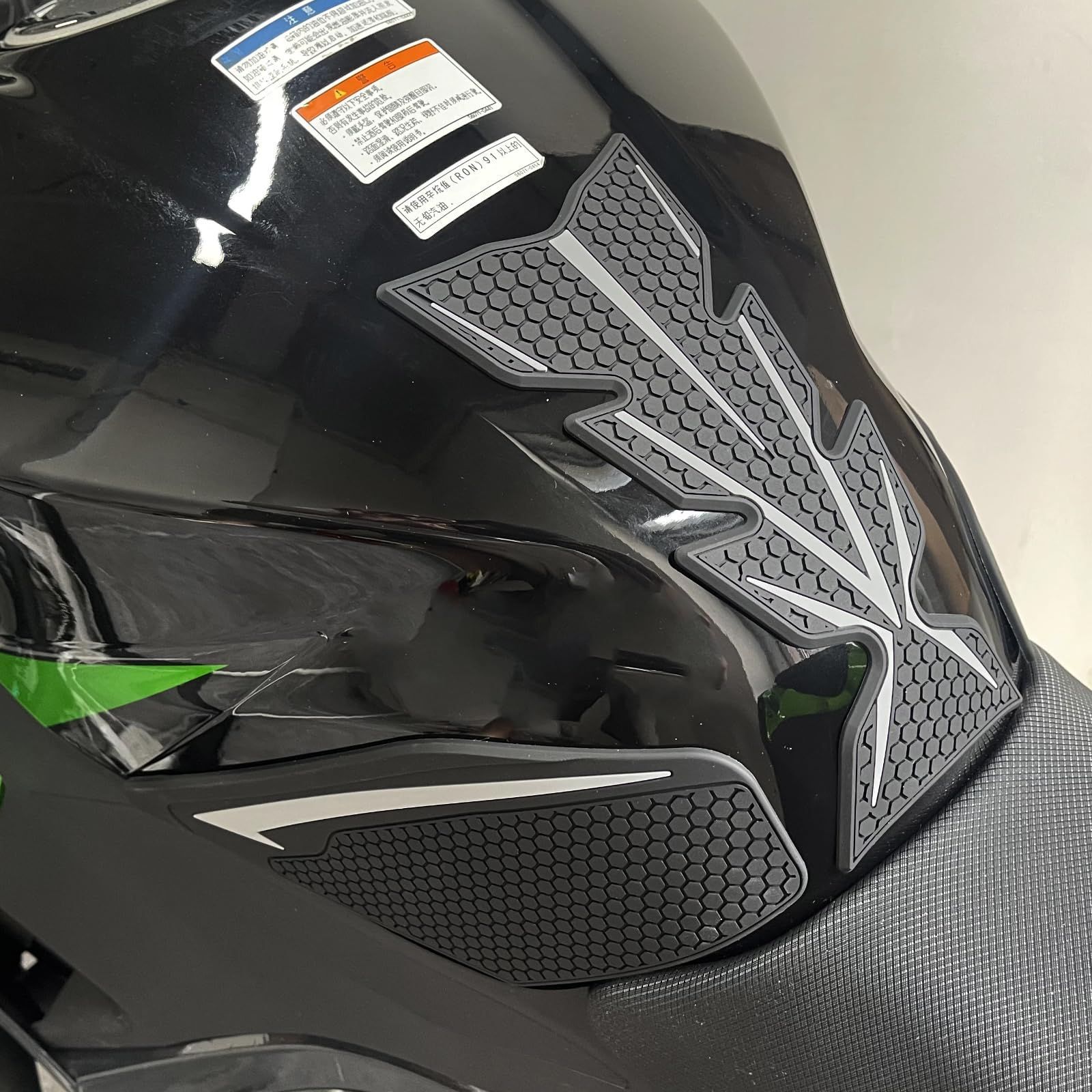 Color はいいろ BYEMTTY 3Dトラクションパッド タンクキット に対応 ニンジャ400 2018-2025 ニンジャ250 2019-2025 Z250 2019-2025 Z400 2018-2025 タンクパッド はいいろ
